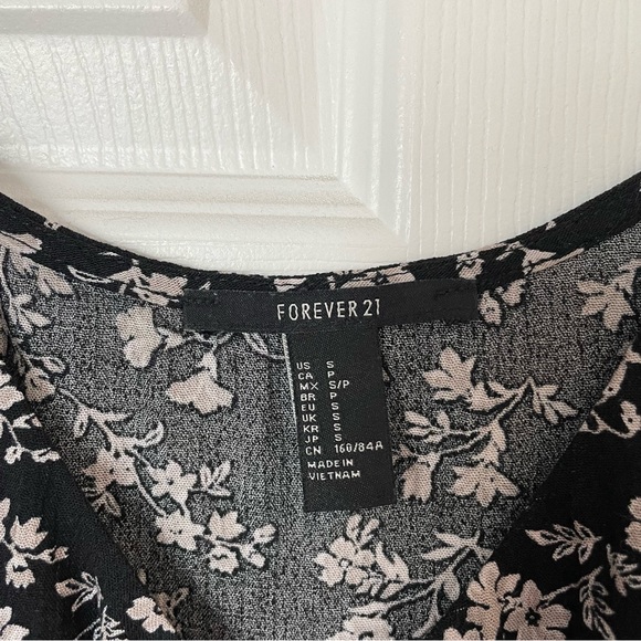 Forever 21 Flowy Cropped Floral Tank Top - Picture 3 of 4